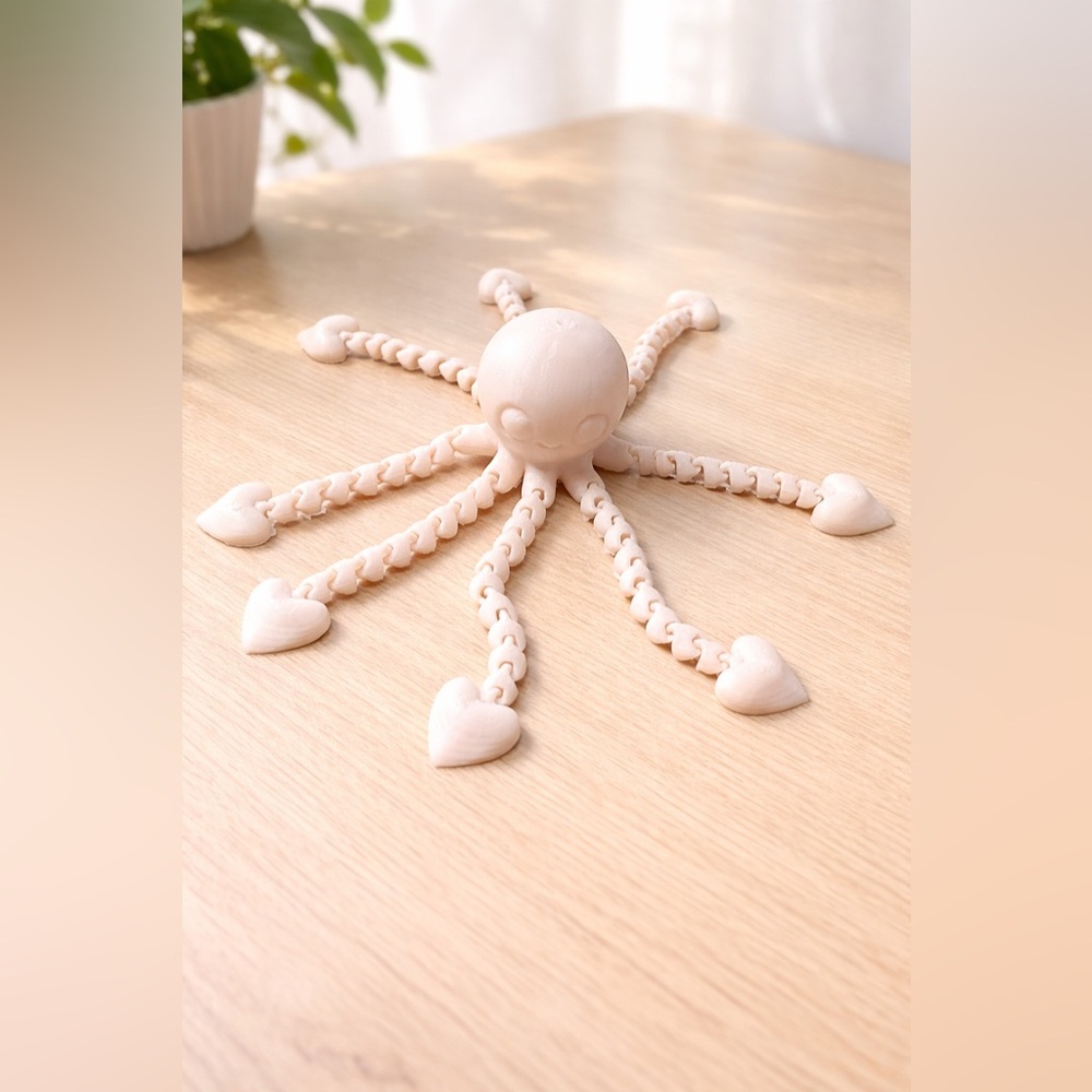 3D-printed articulated octopus toy Heart-Legged Octopus Home Accent - Picture 2 of 3